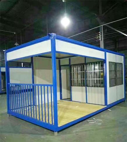 集装箱房建造中